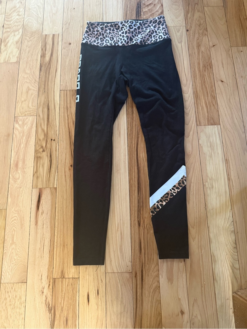 Victoria’s Secret PINK yoga leggings size Small black leopard waistband